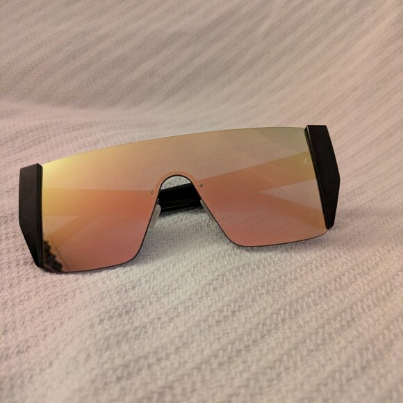 Fashion Nova - Mirrored /Reflective Fashion Sunglasses - Picture 2 of 3